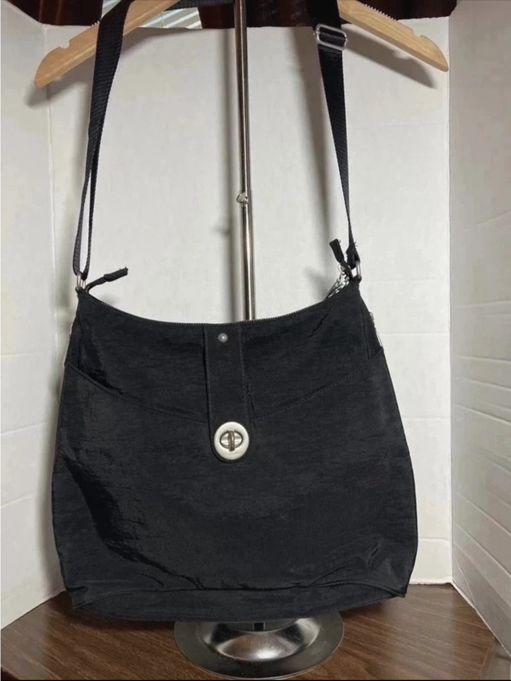 Baggallini  Helsinki Crossbody
Hobo Shoulder Bag